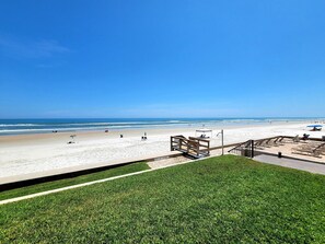 Nær stranden