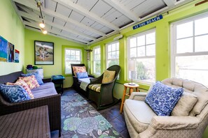 TV - (3 Nt Min!) Lakeside Cottage Short Walk To Association Beach! (Lakeside)