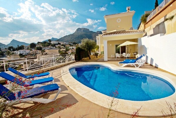 Outdoor pool - SAONA VILLAS (TS CANMAR): villa for 6 people, private swimming pool, air co (Calp)