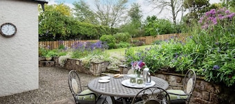 Pentland Cottage - sleeps 2 guests in 1 bedroom