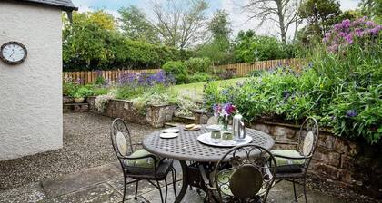 Pentland Cottage - sleeps 2 guests in 1 bedroom
