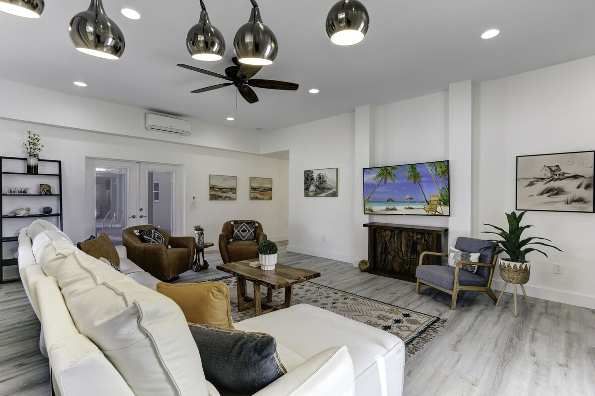 Photo 4 of Newly Renovated 4 bedroom, 3 bathroom home less than 1 mile to the beach