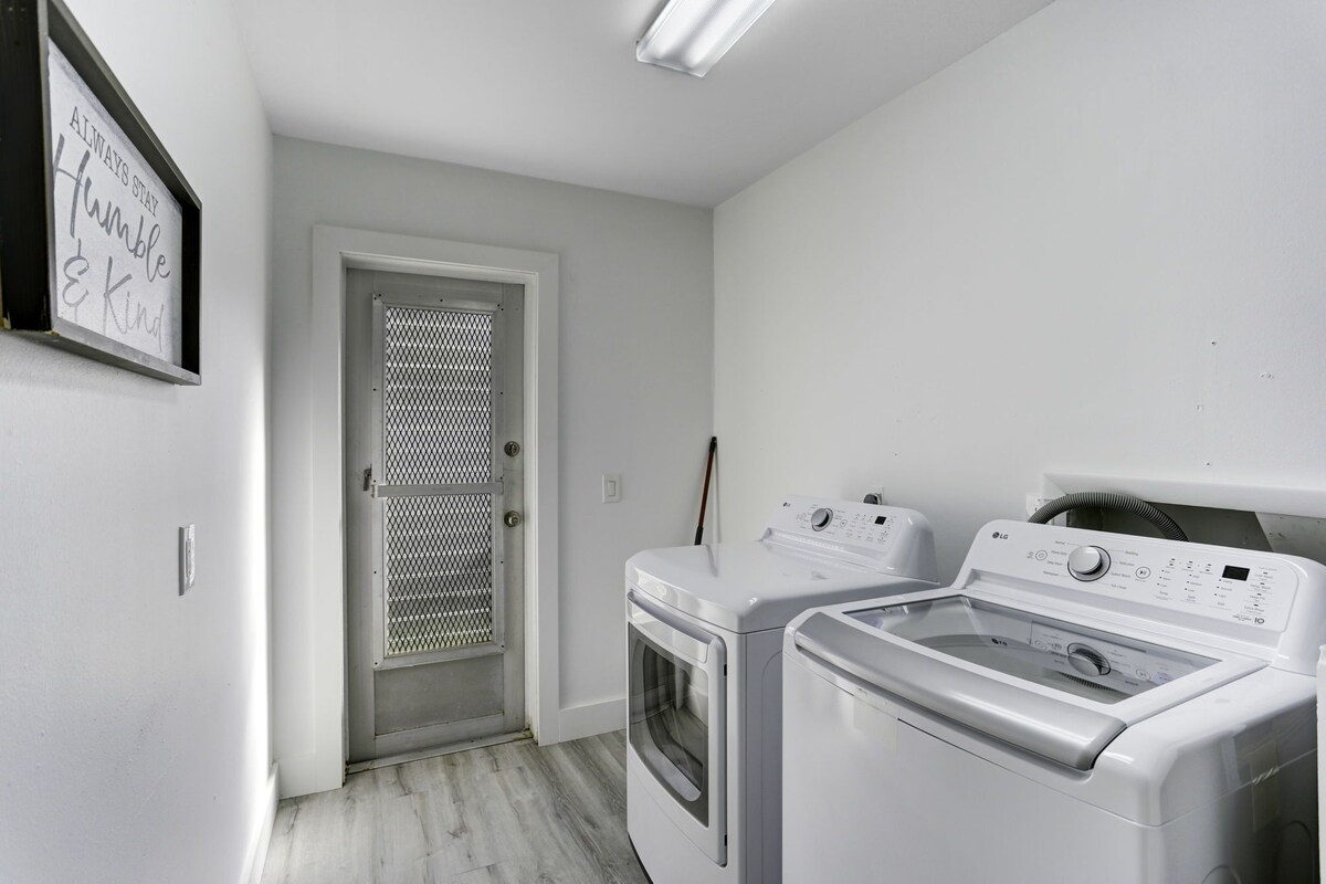 Photo 8 of Newly Renovated 4 bedroom, 3 bathroom home less than 1 mile to the beach