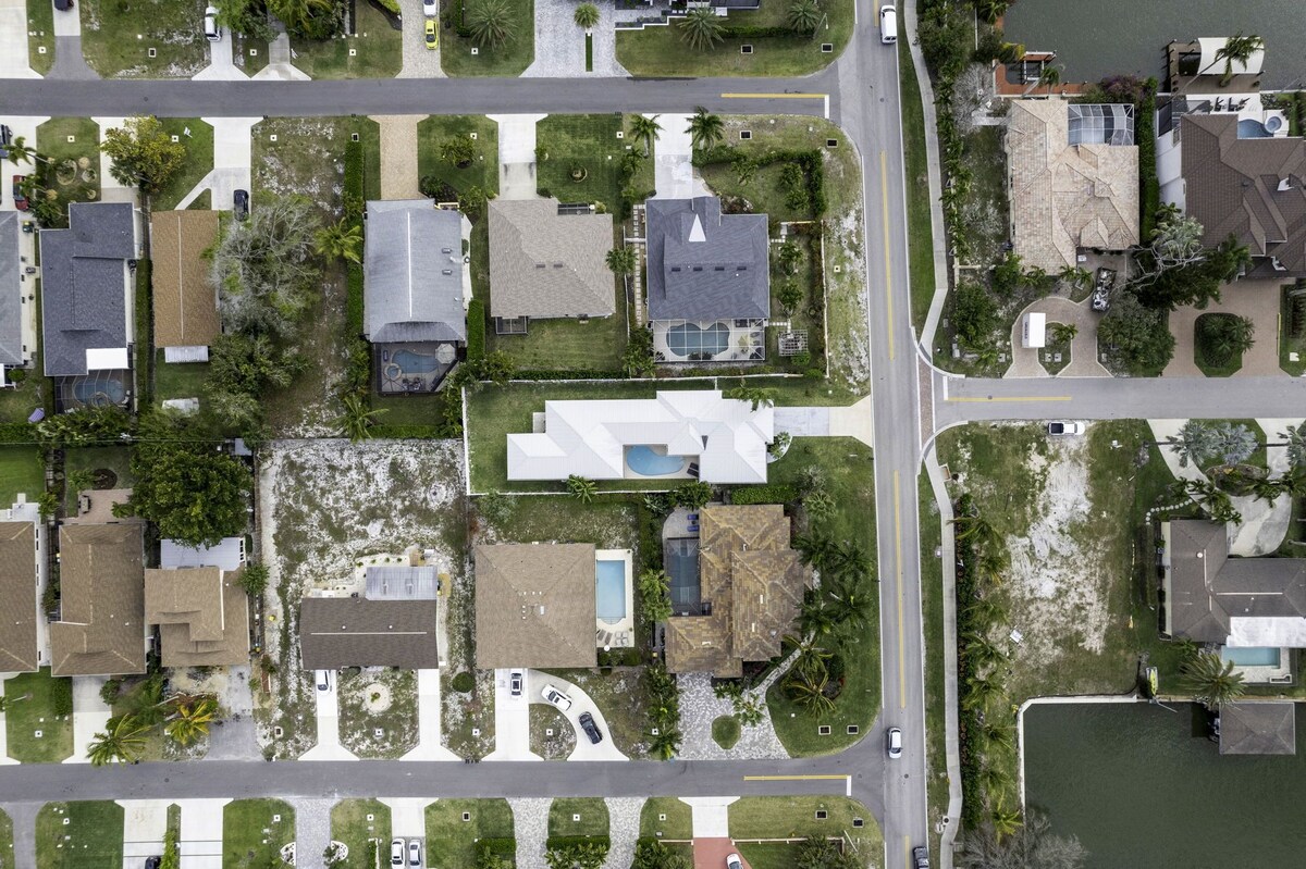 Photo 11 of Newly Renovated 4 bedroom, 3 bathroom home less than 1 mile to the beach