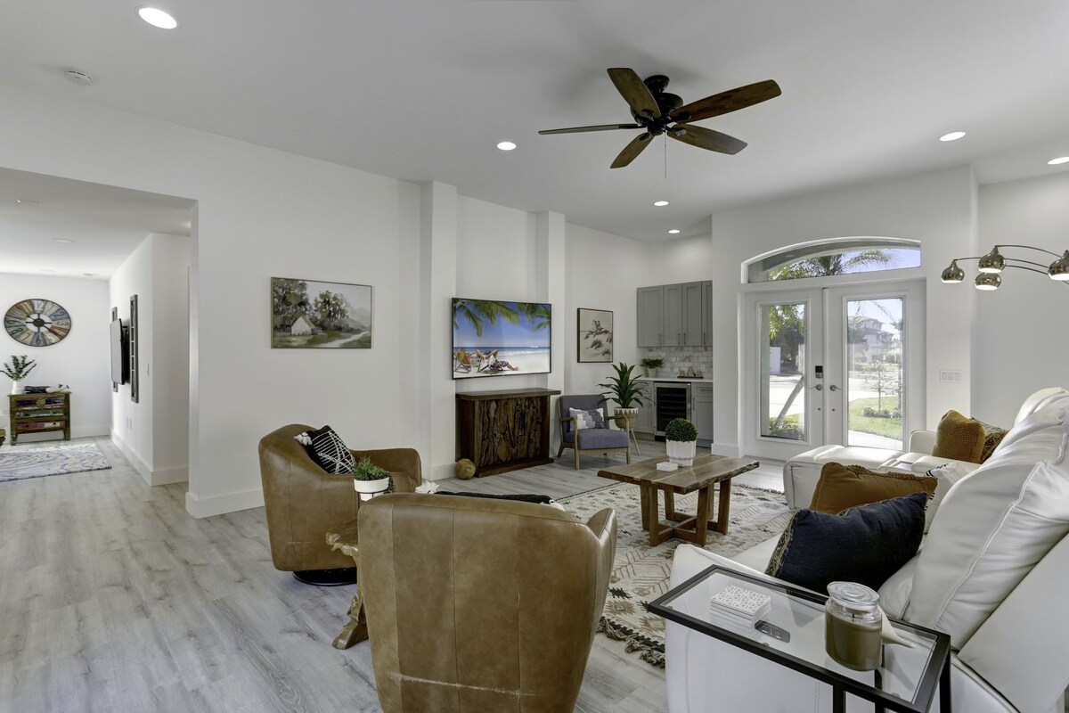 Photo 5 of Newly Renovated 4 bedroom, 3 bathroom home less than 1 mile to the beach