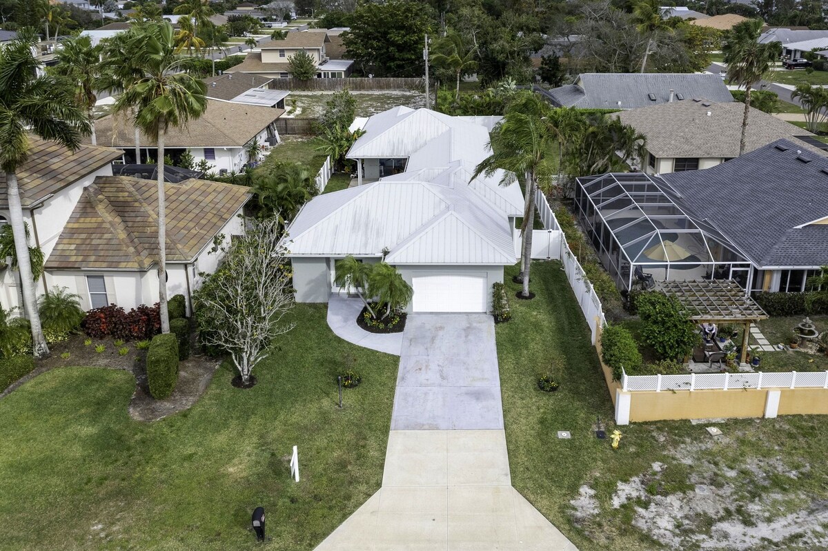Photo 24 of Newly Renovated 4 bedroom, 3 bathroom home less than 1 mile to the beach