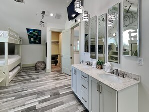 7 bedrooms, iron/ironing board, WiFi, bed sheets - Resting Beach Face - Waterfront Location + Private Pool! (Panama City Beach)