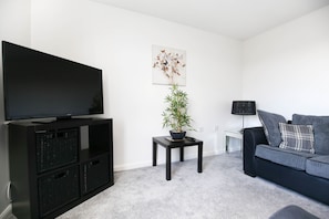 Classic Apartment | Living area - Cooksons Retreat 6 By Week2Week (North Shields)