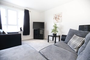 Classic Apartment | Living area - Cooksons Retreat 6 By Week2Week (North Shields)