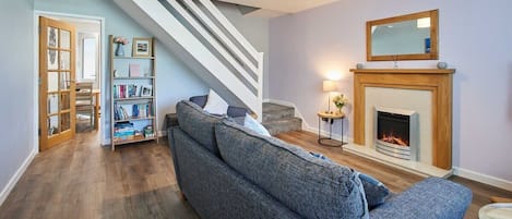 Televisión, chimenea, oficina