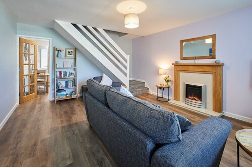 Host & Stay | Station View