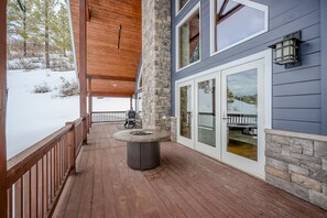 Terrace/patio - Pagosa Blue Retreat, Mountain Views w/ Hot Tub (Pagosa Springs)