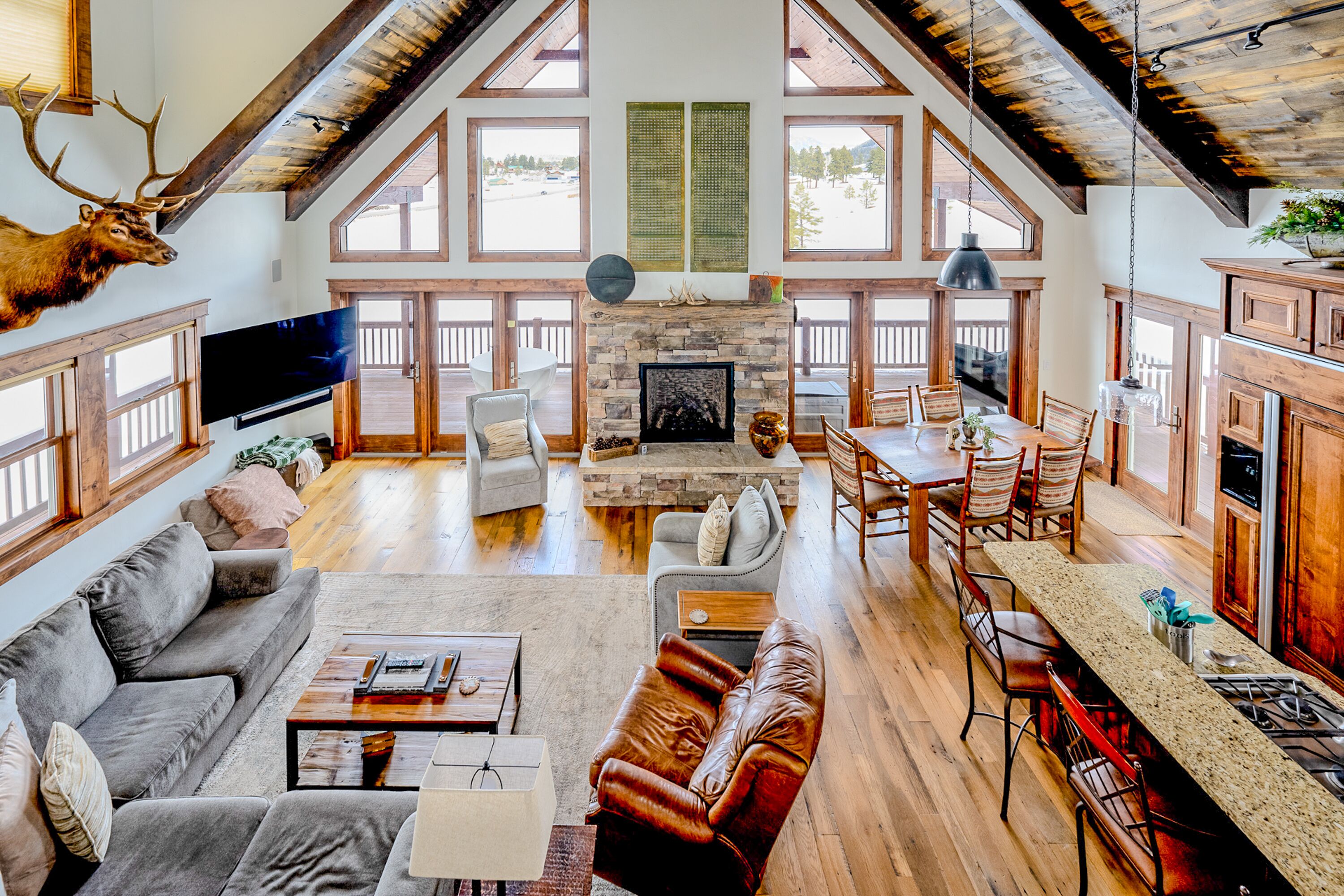 تلفزيون ذكي، مدفأة، مشغل دي ف ي دي