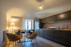 Réfrigérateur, four, plaque de cuisson, lave-vaisselle