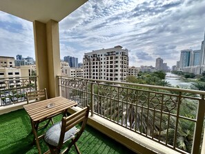 Panoramic Apartment | Terrace/patio - Lux BnB I Una Tower I Lakes View (Dubai)