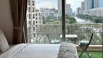 Panoramic Apartment | In-room safe, individually decorated, individually furnished