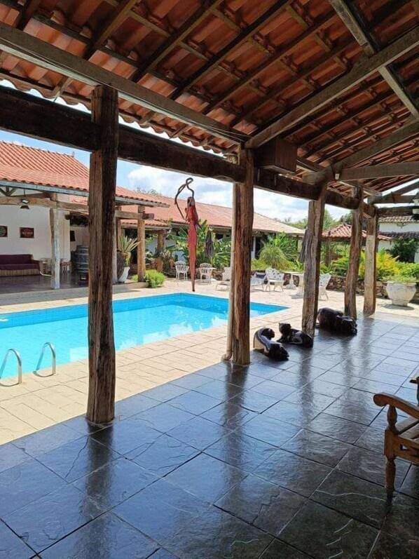 Outdoor pool - Pousada Minas Goias (Tiradentes)