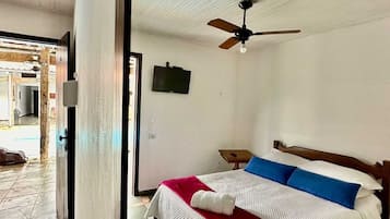 Economy Triple Room | Free WiFi, bed sheets