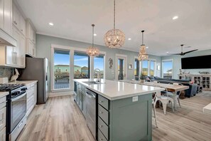 Fridge, microwave, oven, stovetop - 5 O' Clock Somewhere (Bolivar Peninsula)