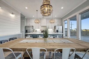 Dining - 5 O' Clock Somewhere (Crystal Beach)