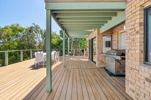 Outdoor dining - Beautiful Beauna Vista Views (Rye)