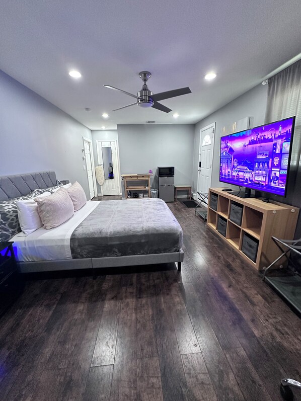 1 bedroom, desk, iron/ironing board, WiFi
