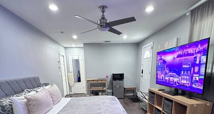 Zen Oasis - Pvt. Entry Studio Bed+Bath by NUMC