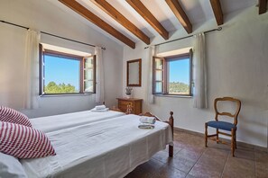 4 habitaciones, tabla de planchar con plancha y wifi gratis 