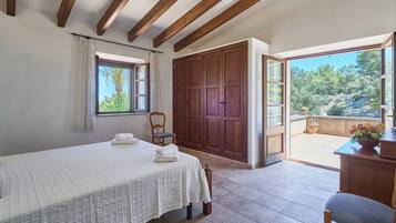 4 dormitorios, tabla de planchar con plancha, wifi gratis y ropa de cama