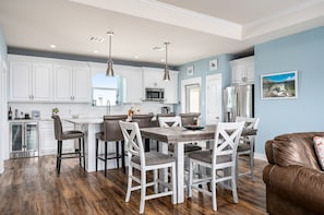 Dining - VIEWTASTIC- 3 Bedrooms- CARGO LIFT- Sleeps 10-VIEW IS SOMETHING TO SEE! (Crystal Beach)