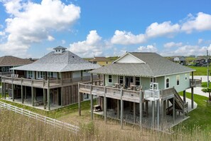 Exterior - VIEWTASTIC- 3 Bedrooms- CARGO LIFT- Sleeps 10-VIEW IS SOMETHING TO SEE! (Crystal Beach)