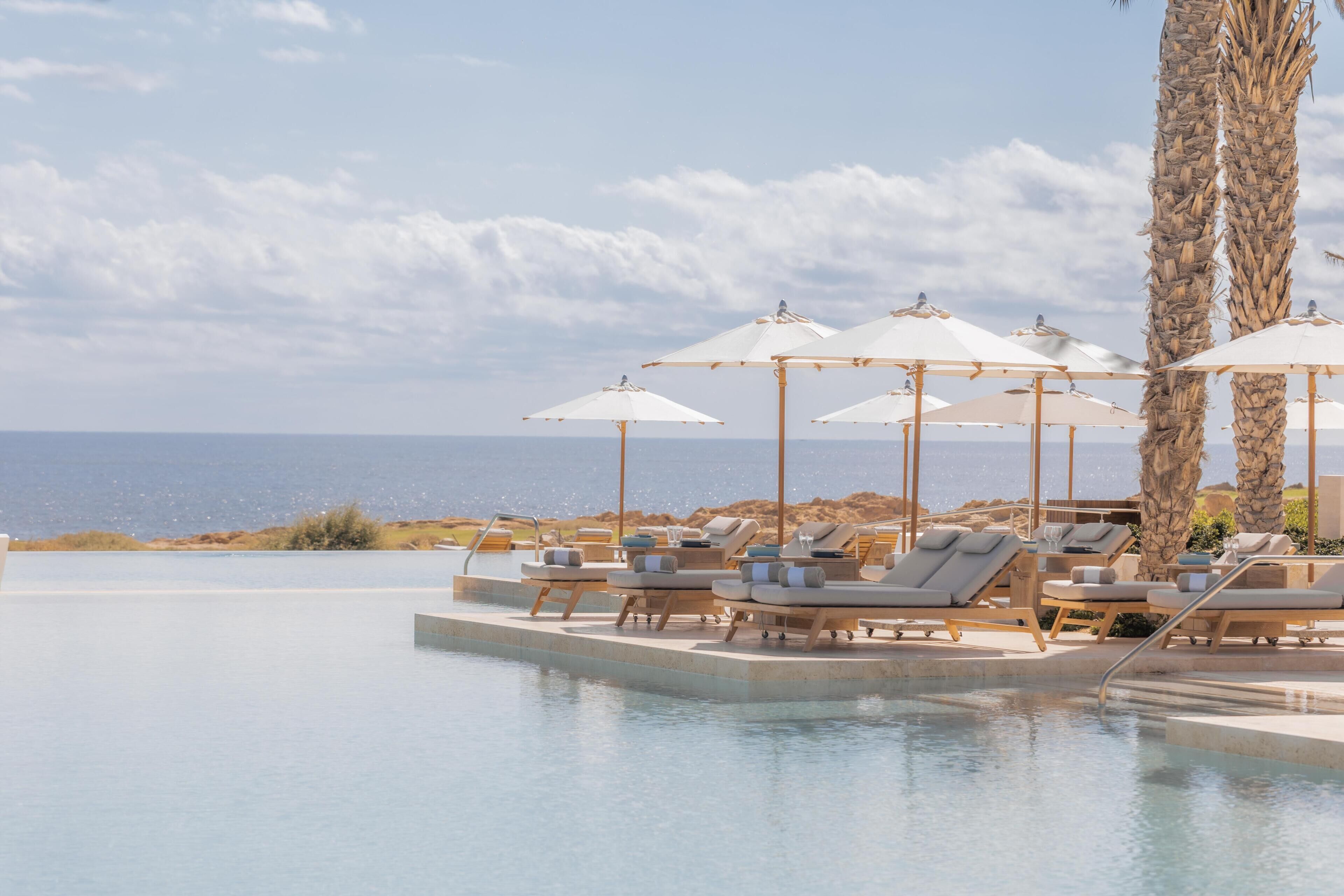 5 albercas al aire libre y camas balinesas (con cargo) 