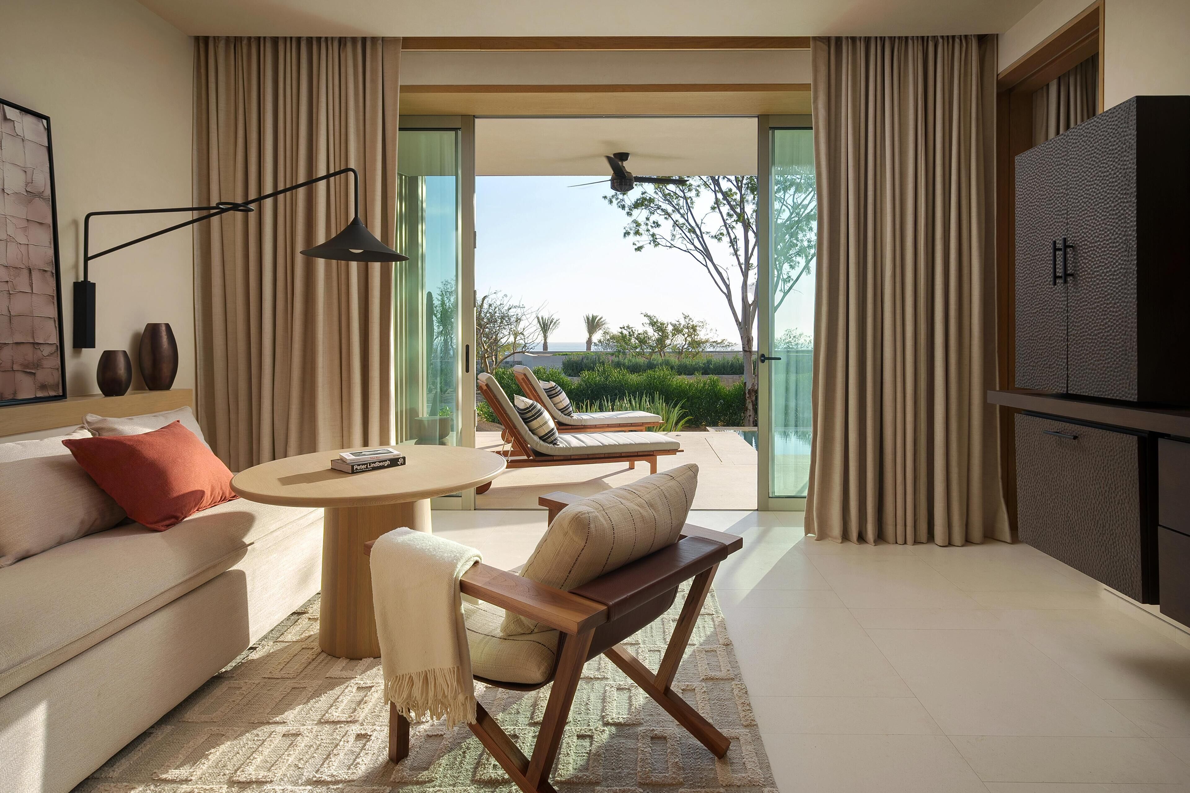 Premium bedding, down comforters, pillowtop beds, free minibar items