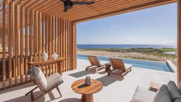 Premium bedding, down comforters, pillowtop beds, free minibar items