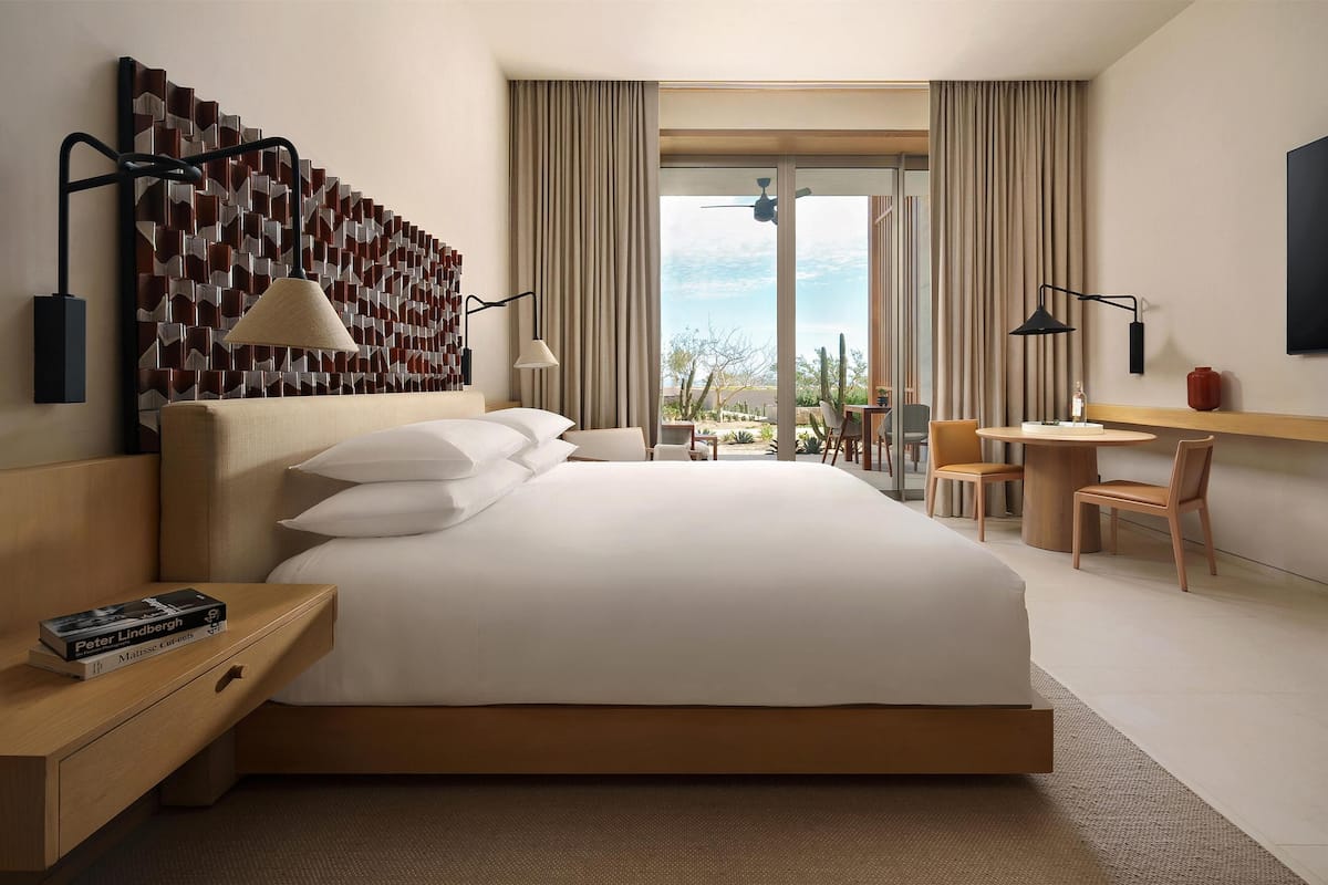 Premium bedding, down comforters, pillowtop beds, free minibar items