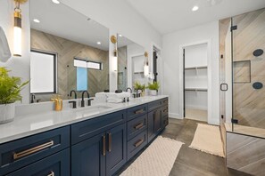 Shower, hair dryer, towels, shampoo