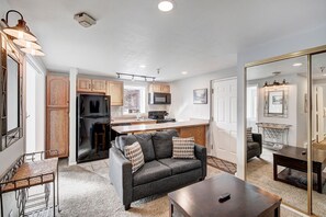Smart TV, fireplace