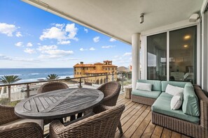 Outdoor dining - Holiday Availability! Gulf Views! 4 Adult Bikes! Across the Street From Beach! (Santa Rosa Beach)