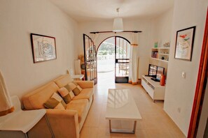 テレビ、DVD プレーヤー