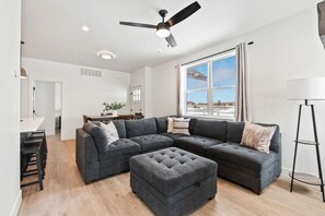 Smart TV, fireplace - New Flathead Townhome | Near Whitefish & Glacier (Kalispell)