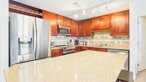 Microwave, stovetop, dishwasher, coffee/tea maker - "Ocean Paradise" #1425-Sleeps 7-Ocean Views (Panama City Beach)