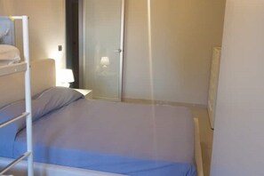 1 bedroom, bed sheets
