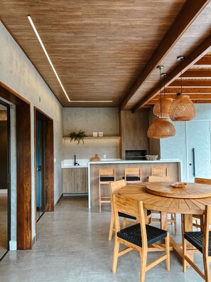 Casa com piscina e praia privativa | Private kitchenette | Oven, stovetop, blender, griddle