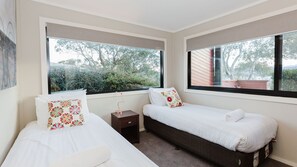 7 soverom, skrivebord, wi-fi (inkludert) og sengetøy