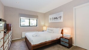 5 Schlafzimmer, Schreibtisch, kostenloses WLAN, Bettwäsche