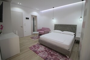 Apartment, Sea View | Desk, free WiFi - Elena Hotel (Sarandë)
