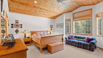 4 bedrooms, iron/ironing board, free WiFi, bed sheets