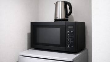 Full-size fridge, microwave, stovetop, cookware/dishes/utensils