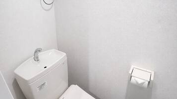 1 bedroom, blackout drapes, free WiFi, bed sheets