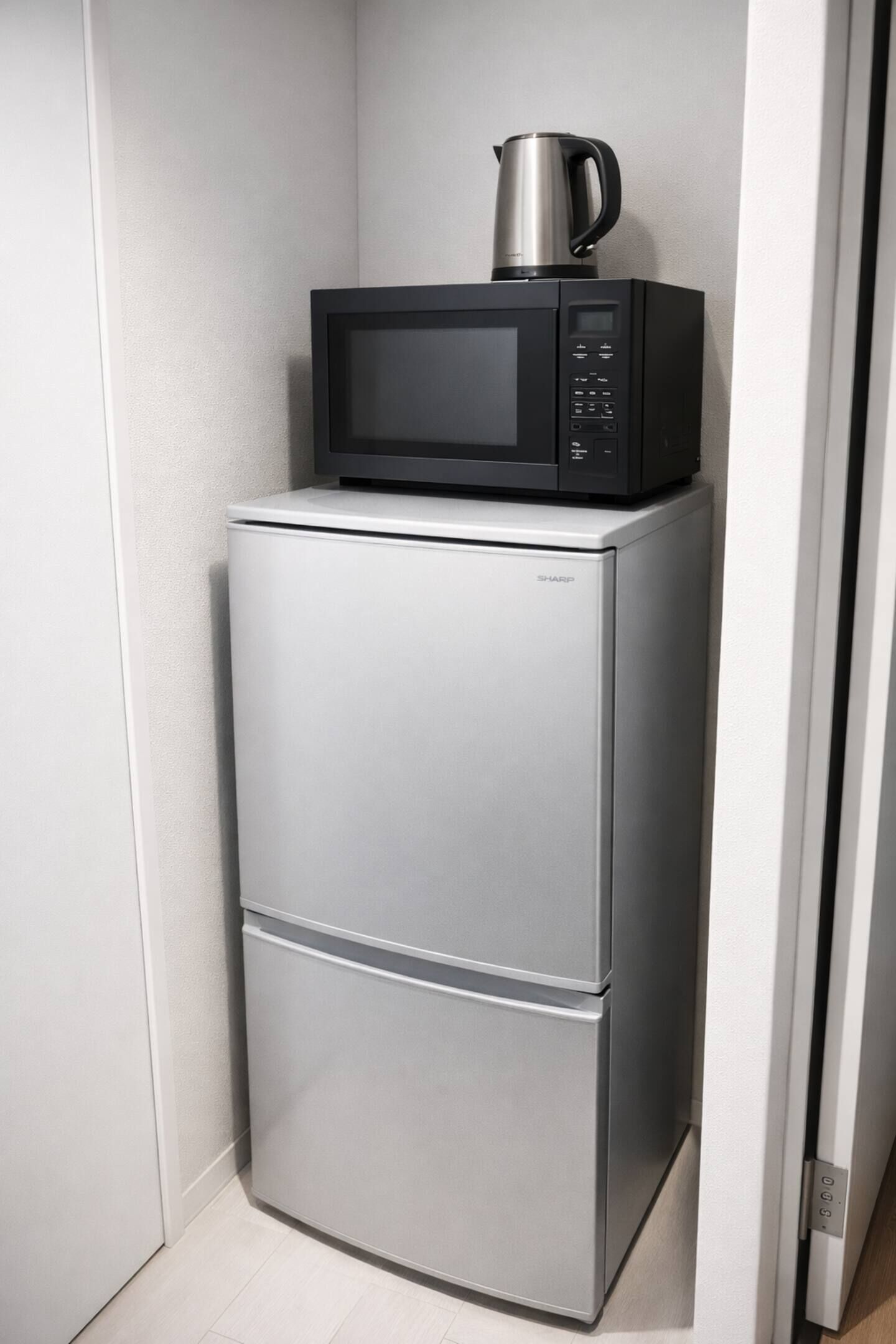 大型冰箱、微波爐、爐台、鍋具/餐盤/廚房用品